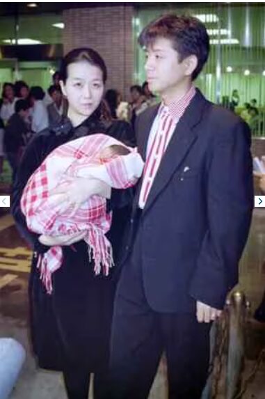 産経新聞藤井フミヤと奥さんと子供画像